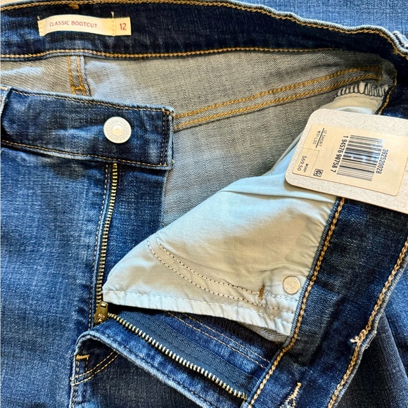 NWT Levi's Classic Bootcut Stellar Stretch Dark Wash - size 12 short (W31 L30) - Picture 4 of 13